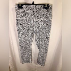 Lululemon Wunder Under Crop (Hi-Rise) (Full-On Luxtreme 21")
Ditsy Daisy